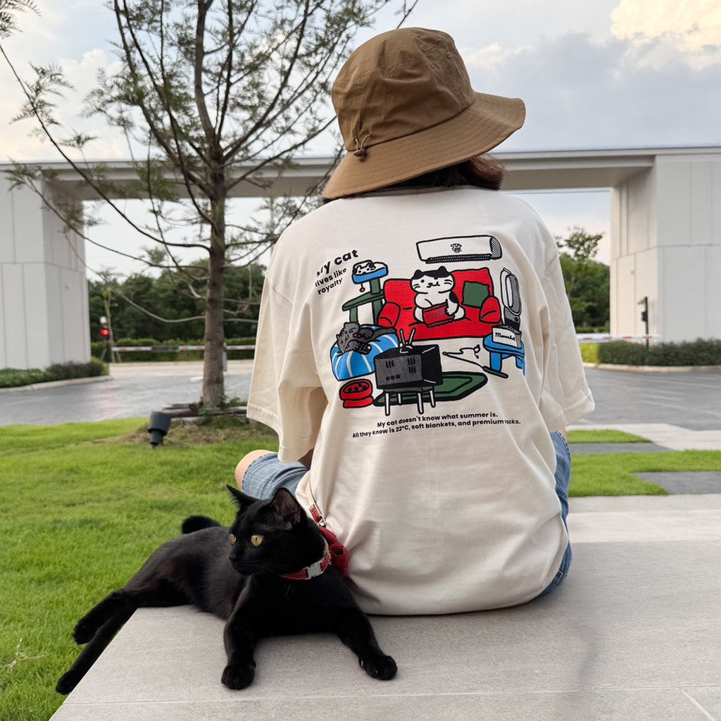 Strayandcool "My cat lives like royalty" Oversized T-shirt