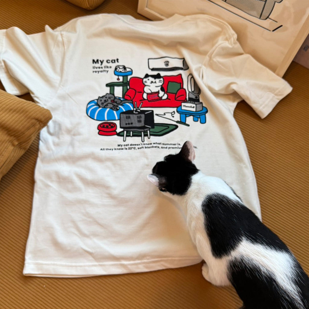 Strayandcool "My cat lives like royalty" Oversized T-shirt