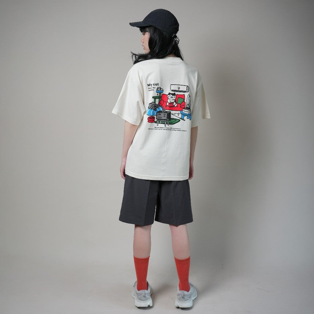 Strayandcool "My cat lives like royalty" Oversized T-shirt